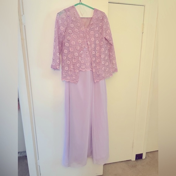 Light Lavender Gown With Jacket. Formal Occasion, Dinner Party, Wedding, Prom. - Picture 1 of 1